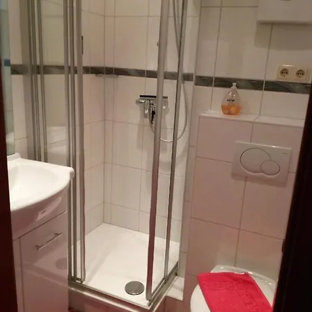 Therme Inkl Handtuecher Und Bettwaesche 알테나우